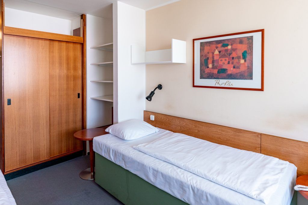 Uni notogri teshikka qoyganingizda