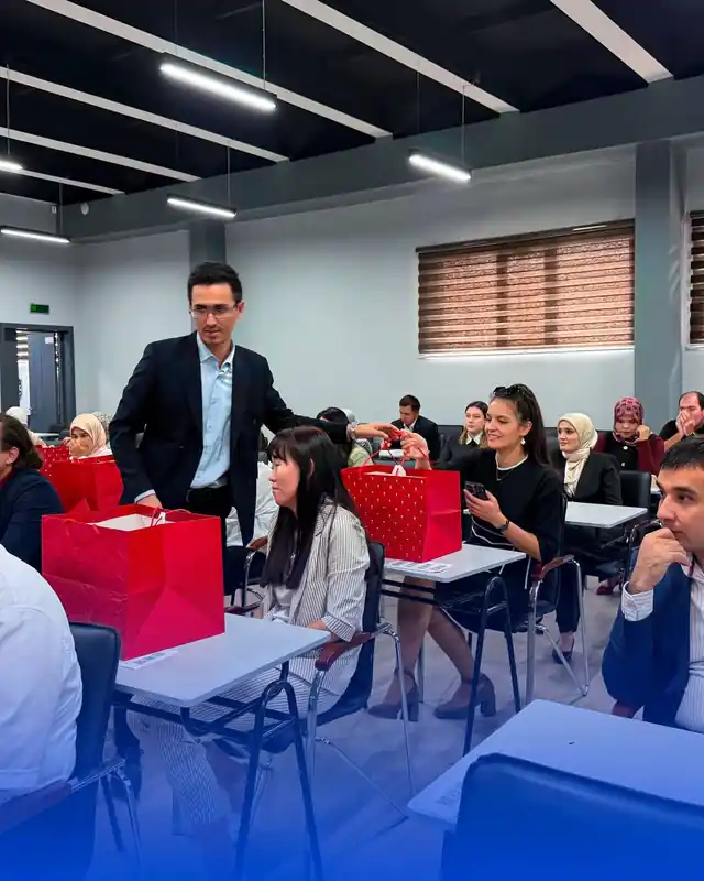 Вручение подарков преподавателям